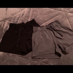 Lululemon on the fly short ( set of two)